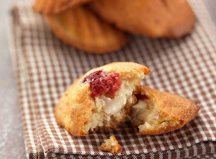 Μπισκότα Madeleines με φραμπουάζ (σμέουρα) & Λευκή Σοκολάτα Dessert