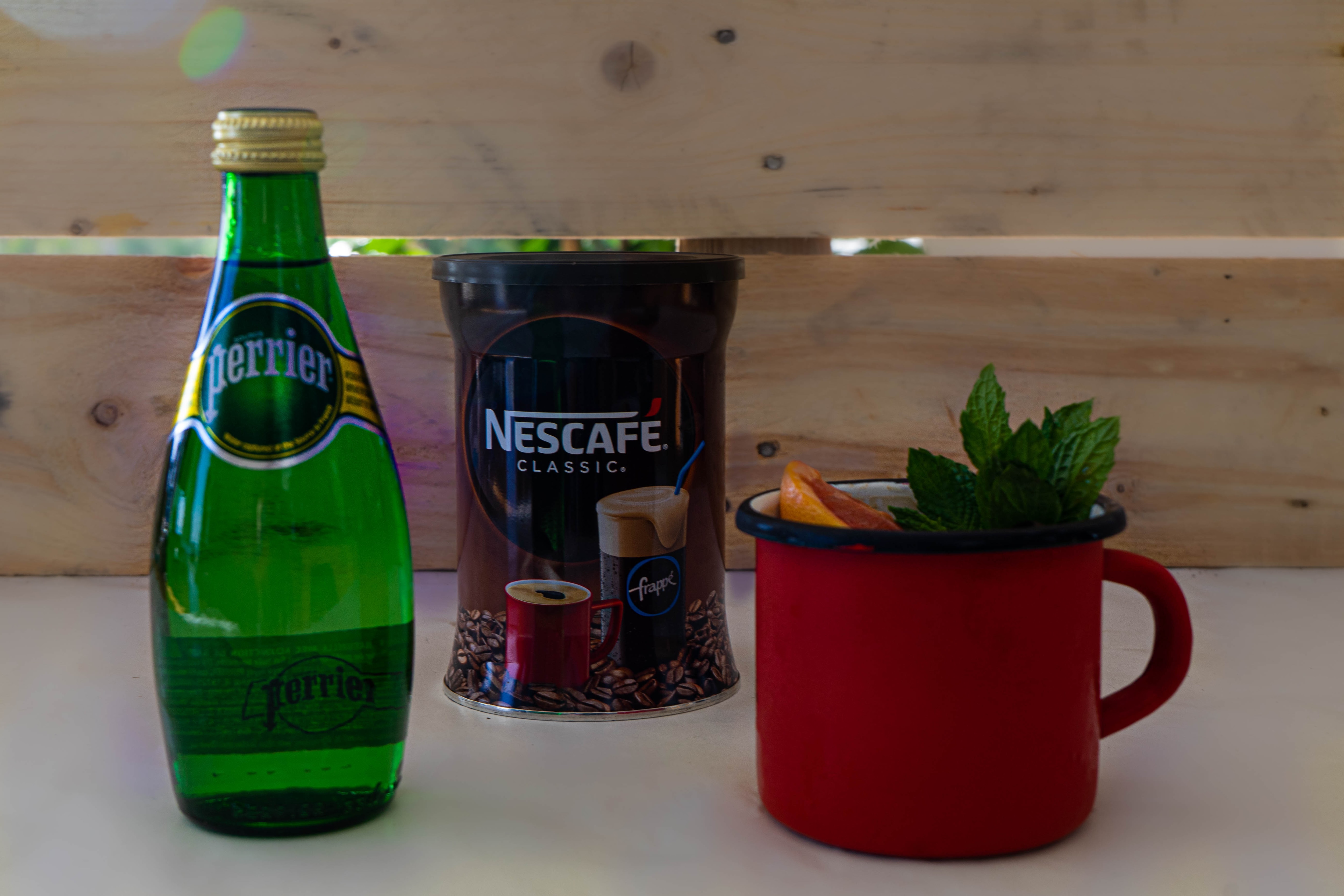 Perrier cocktail Pinky & the Brain με Nescafé Classic & Pink Grapefuit